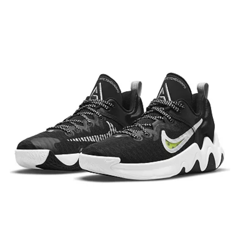 Nike Giannis Immorality youth size 7 like new